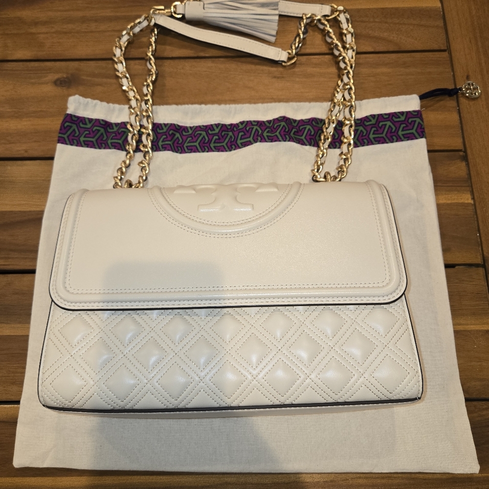 GREAT CONDITION TORY BURCH